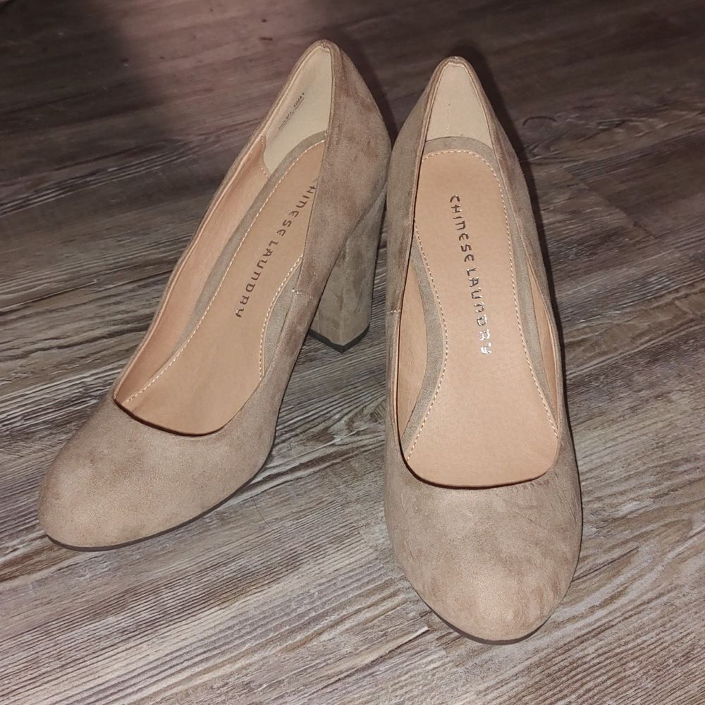 Chinese LaundryZ-Happy Land taupe thick heel dress shoe Sz 10